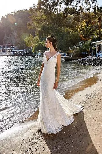 How Can Your Wedding Venue Help You Find the Perfect Dress? Image