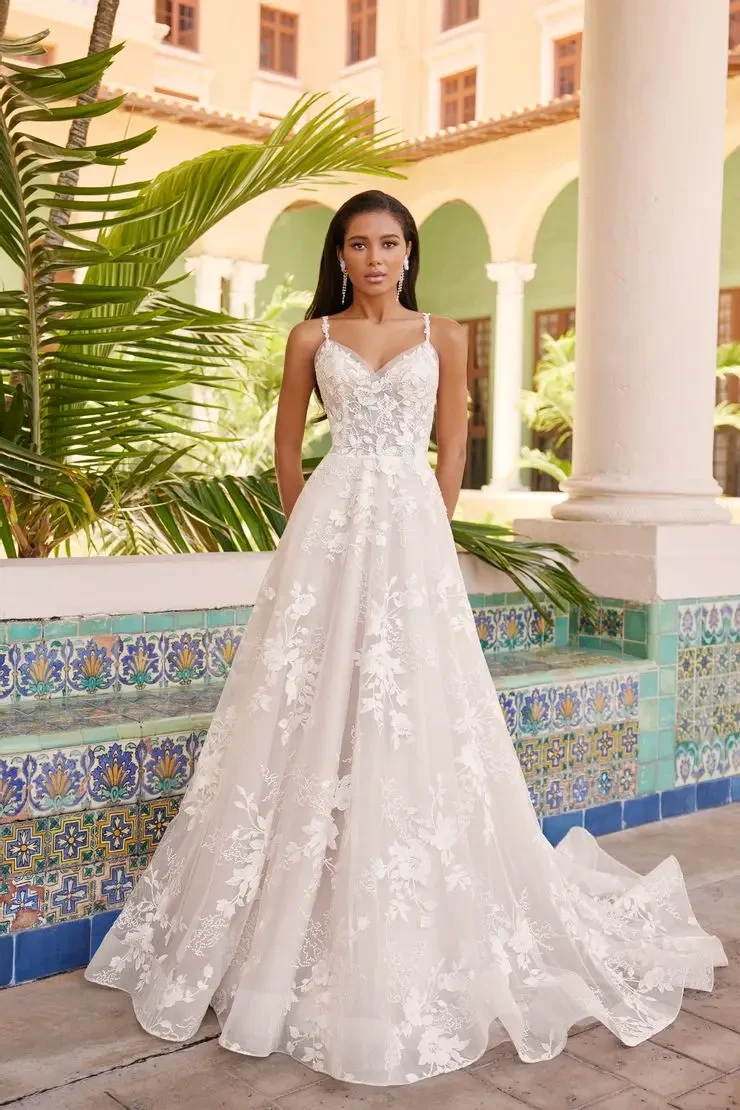 Embracing the Romance: Bring your true love into your gown! Image