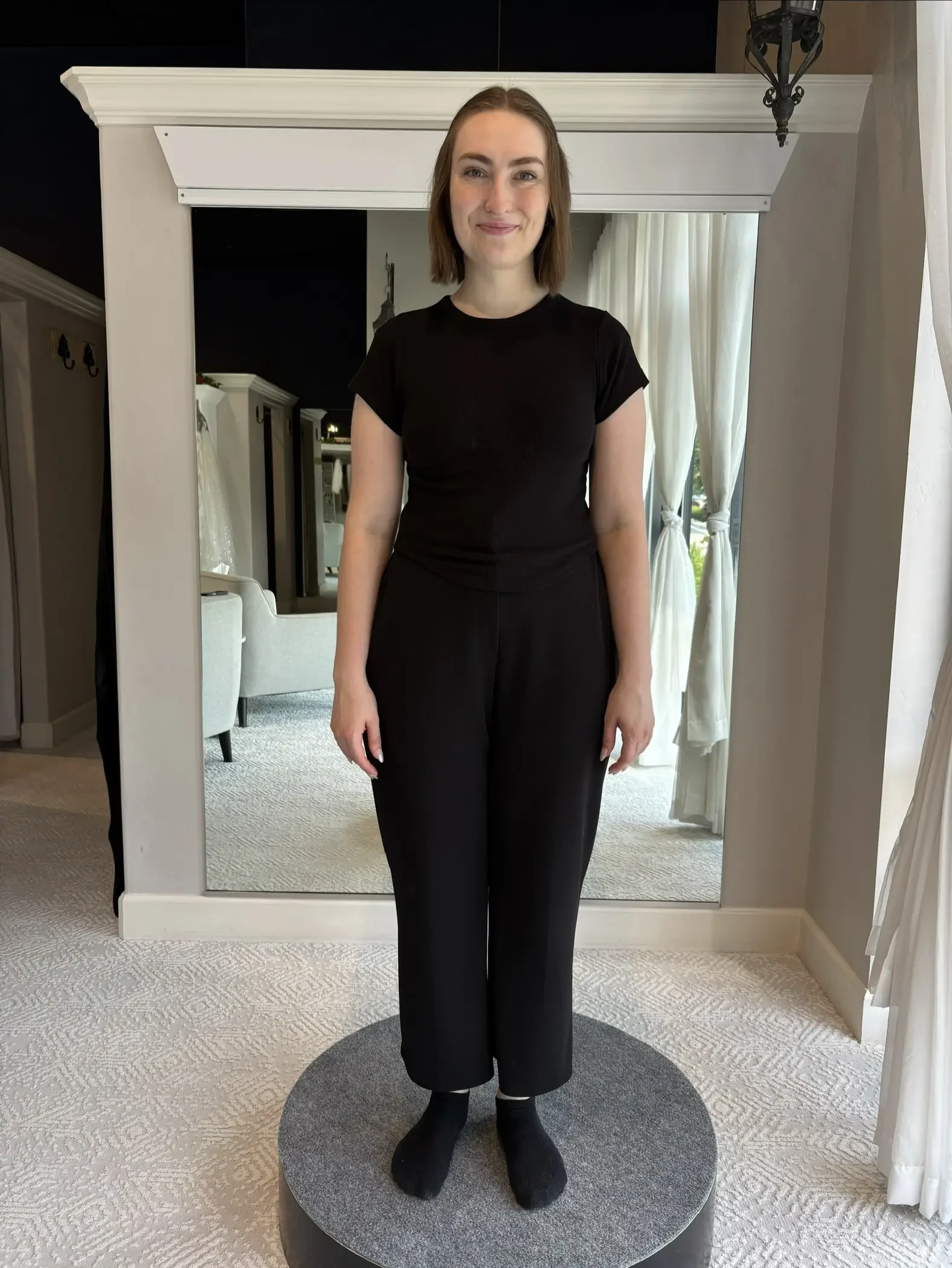 How to Pose and Walk in your Wedding Dress. Mobile Image
