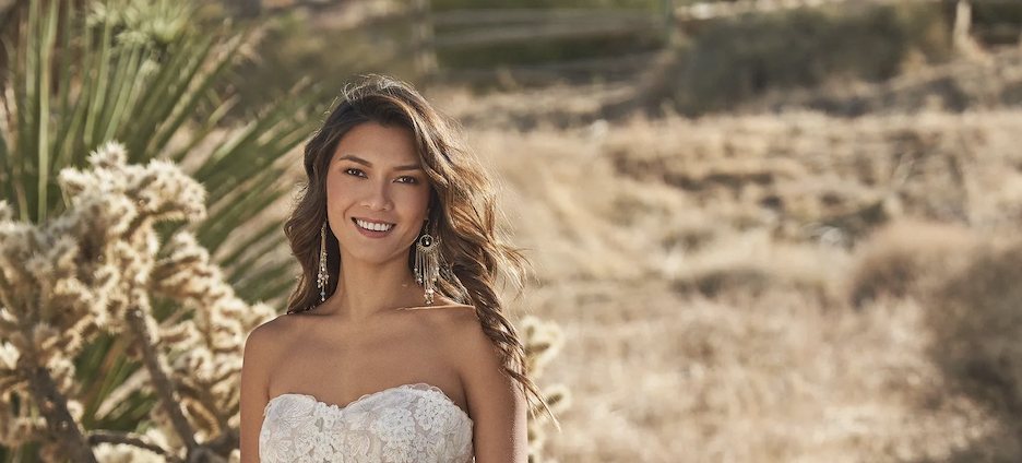 Warmth in Details: Highlighting Sparkly Embellishments for a Gorgeous Looks. Mobile Image